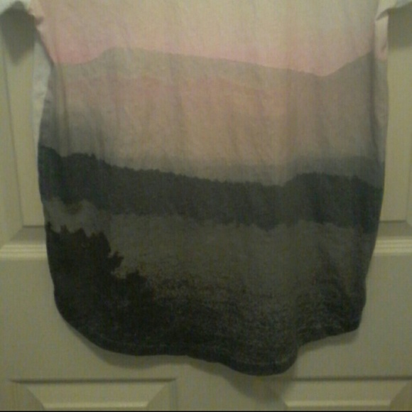 ❤Gap Color Fade Tee.❤NOW $8.00 was $21.00 - Picture 4 of 6